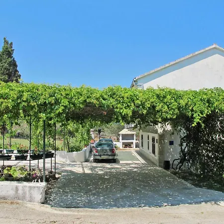 Klaric-2 By Interhome Lägenhet