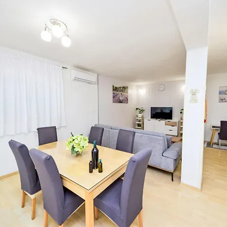 Appartamento Klaric-2 By Interhome