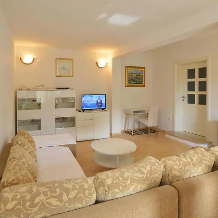 Apartmán Klaric-2 By Interhome